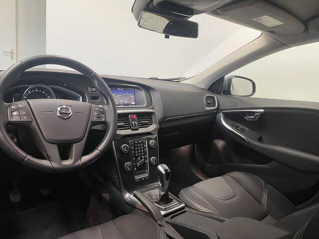 Volvo V40 2.0 123pk Momentum LED koplampen/ Stoel verw./ Navi/ Cruise