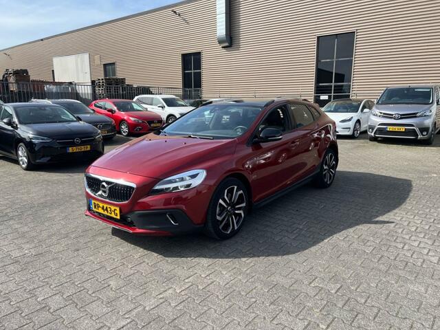 Volvo V40 1.5 T3 Nordic+ - Pano - 18 Inch - LED - Navi - Sensoren - Camera