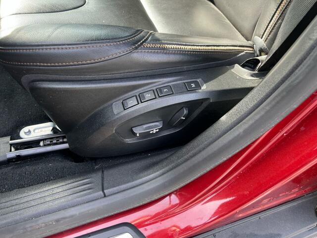 Volvo V40 1.5 T3 Nordic+ - Pano - 18 Inch - LED - Navi - Sensoren - Camera