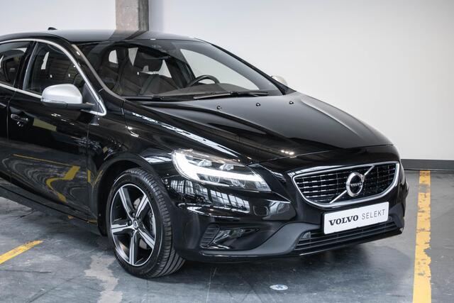 Volvo V40 T3 R-Design | Parkeercamera | Navigatie | Parkeersensoren voor + achter | Stoelverwarming | 17'' Lichtmetalen velgen | Dealer onderhouden | Trekhaak | All Season banden |