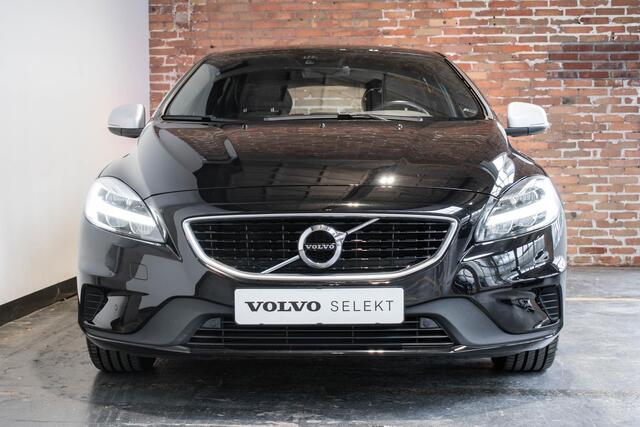 Volvo V40 T3 R-Design | Parkeercamera | Navigatie | Parkeersensoren voor + achter | Stoelverwarming | 17'' Lichtmetalen velgen | Dealer onderhouden | Trekhaak | All Season banden |