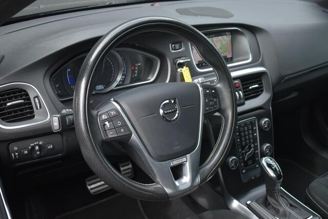 Volvo V40 T3 Automaat Polar+ Sport | Panoramadak | Harman Kardon audio | Alarm klasse 3 | Parkeercamera | Stoelverwarming | Navigatie | Volvo on Call | Parkeersensoren voor + achter | Dealeronderhouden |