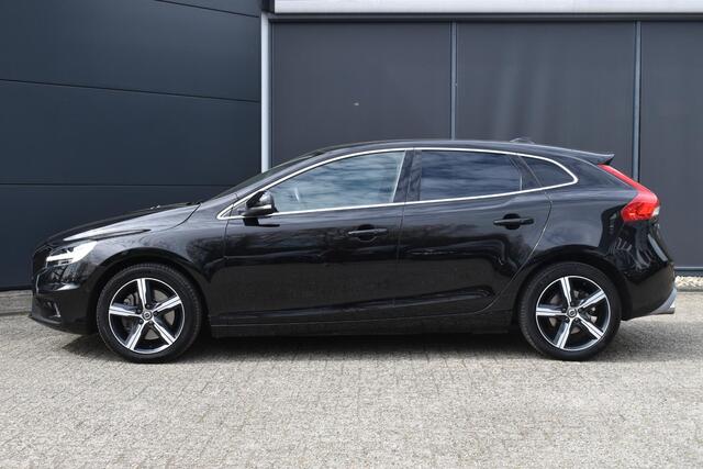 Volvo V40 T3 Automaat Polar+ Sport | Panoramadak | Harman Kardon audio | Alarm klasse 3 | Parkeercamera | Stoelverwarming | Navigatie | Volvo on Call | Parkeersensoren voor + achter | Dealeronderhouden |