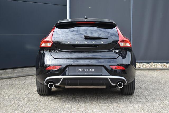 Volvo V40 T3 Automaat Polar+ Sport | Panoramadak | Harman Kardon audio | Alarm klasse 3 | Parkeercamera | Stoelverwarming | Navigatie | Volvo on Call | Parkeersensoren voor + achter | Dealeronderhouden |