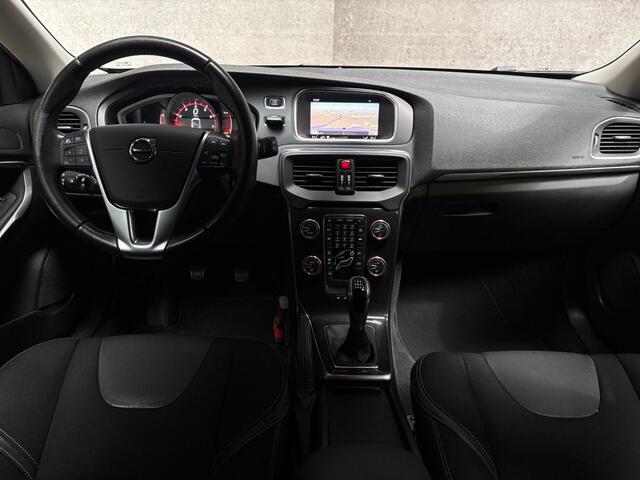 Volvo V40 2.0 T2 Nordic+ Sport (VIRTUAL COCKPIT, NAVIGATIE, CLIMATE, LEDER, STOELVERWARMING, SPORTSTOELEN, GETINT GLAS, CRUISE, NIEUWSTAAT)
