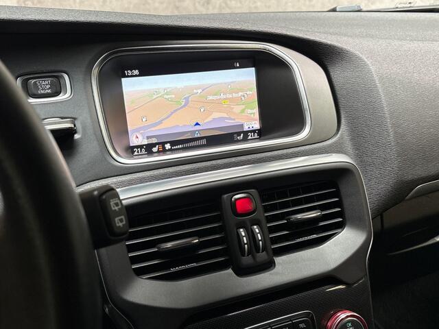 Volvo V40 2.0 T2 Nordic+ Sport (VIRTUAL COCKPIT, NAVIGATIE, CLIMATE, LEDER, STOELVERWARMING, SPORTSTOELEN, GETINT GLAS, CRUISE, NIEUWSTAAT)