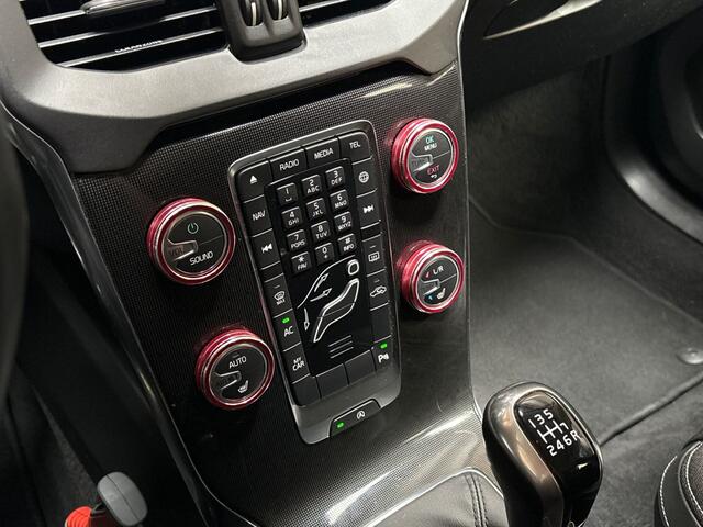 Volvo V40 2.0 T2 Nordic+ Sport (VIRTUAL COCKPIT, NAVIGATIE, CLIMATE, LEDER, STOELVERWARMING, SPORTSTOELEN, GETINT GLAS, CRUISE, NIEUWSTAAT)