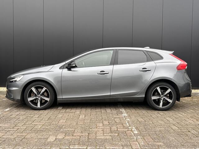 Volvo V40 2.0 T4 Business Sport Panorama dak / leer / park assist camera / Navigatie / stoelverwarming