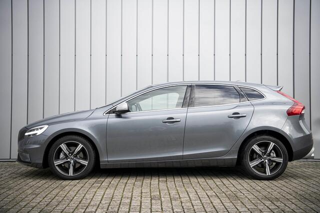 Volvo V40 T3 Benzine R-Design | Stoel verwarming | 17" | Parkeer camera | Led koplampen | Parkeer sensoren | Cruise control |