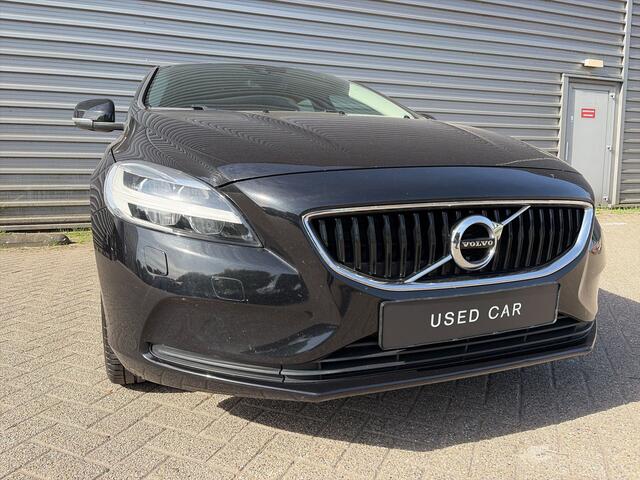 Volvo V40 2.0 T3 Nordic+ / afneembare trekhaak / 17" Velgen / Voorruit verwarming /