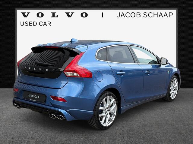 Volvo V40 1.5 T3 Polar+ Sport / Heico filter + uitlaat / R-design styling kit / 18" Velgen /