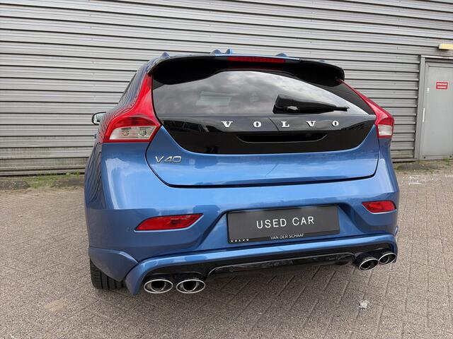 Volvo V40 1.5 T3 Polar+ Sport / Heico filter + uitlaat / R-design styling kit / 18" Velgen /
