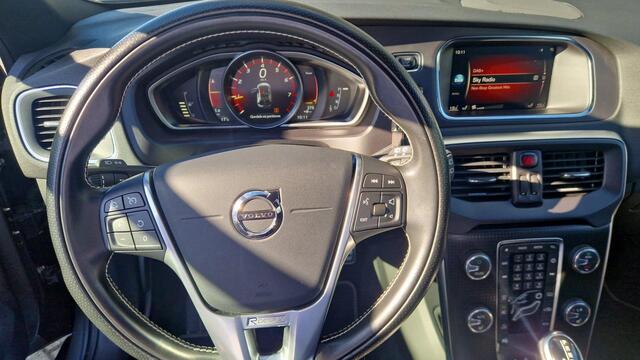 Volvo V40 1.5 T3 POLAR+ SPORT I AUTOMAAT I P-CAMERA I CRUISE CONTROL I UNIEKE KM-STAND