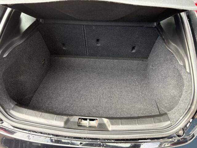 Volvo V40 2.0 T3 Momentum, 18 inch, climate/cruise/navi