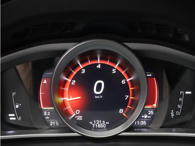 Volvo V40 T5 245pk R-Design / Stoel+voorruitverwarming / Park assist v+a+camera / Privacy glass / 19" Artio / Elektr. bed. stoelen
