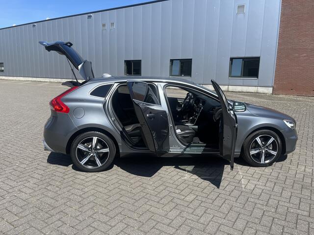 Volvo V40 1.5 T3 Polar+ R-Design Sport Pano Navi Trekhaak Automaat