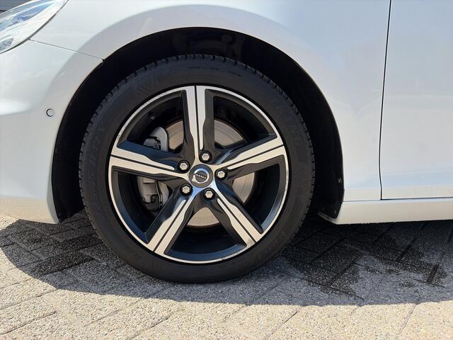 Volvo V40 1.5 T3 Polar+ Sport / Audio Harman Kardon / Panorama dak / 17" Velgen /