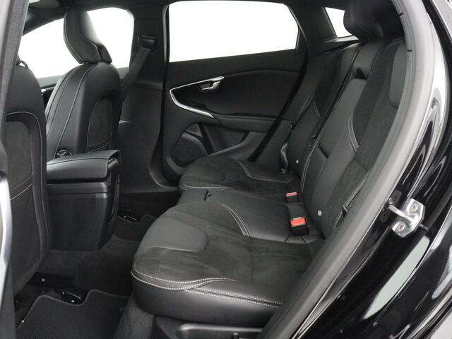 Volvo V40 1.5 T3 Polar+ Sport | Panoramadak | Stoelverwarming | Leder/Alcantara | Standkachel | Camera | Park Assist | Navigatie | Full LED | Keyless | Climate control | Bluetooth | Cruise control | R Design