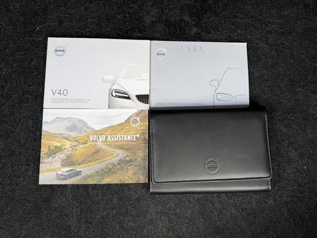 Volvo V40 Volvo 2.0 D2 R-Design Automaat | Uniek lage km-stand | Navi | Climate | LED