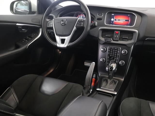 Volvo V40 1.5 T3 Polar+ Sport | Panoramadak | Navigatie | Parkeercamera | Climate Control | Cruise Control | Stoelverwarming |
