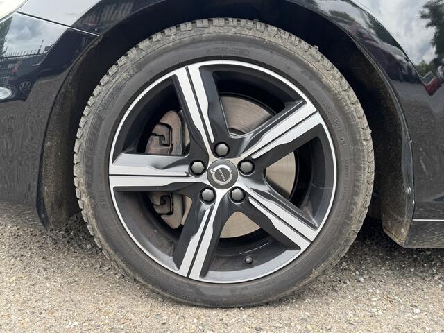 Volvo V40 1.5 T2 R-Design // NAVI // CRUISE // LED // PDC // TREKHAAK // STOELVERWARMING //
