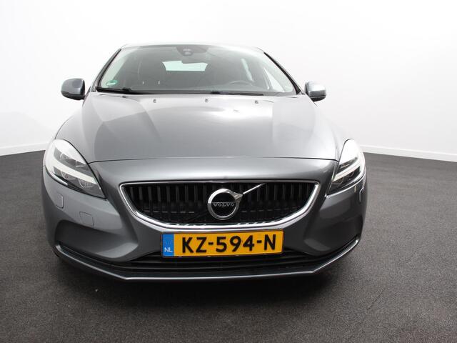 Volvo V40 2.0 T2 Momentum Climate Control Navigatie Stoelverwarming Trekhaak Led Lichtmetalen velgen Cruise control