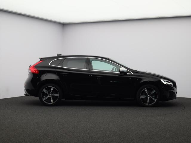 Volvo V40 T3 Automaat Polar+ Sport R-Design / Trekhaak / Panoramadak / Harman Kardon / Stoelverwarming / Parkeercamera / Getint Glas /