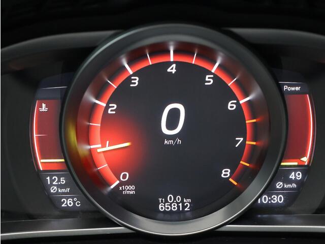 Volvo V40 T3 Automaat Polar+ Sport R-Design / Trekhaak / Panoramadak / Harman Kardon / Stoelverwarming / Parkeercamera / Getint Glas /