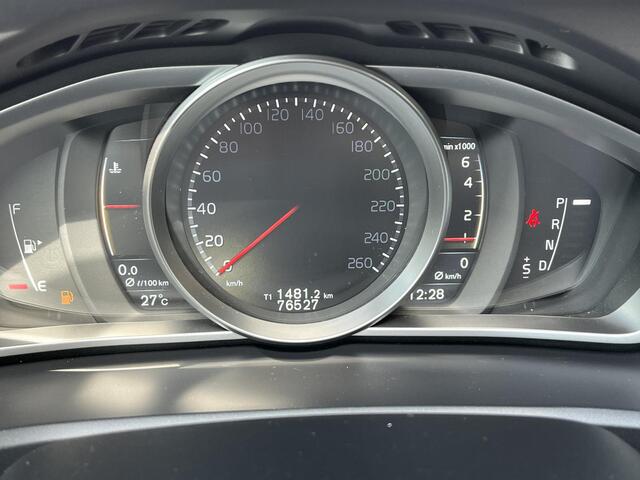 Volvo V40 CROSS COUNTRY 1.5 T3 Summum | All-Season banden | Parkeersensoren | Navigatie | Trekhaak |