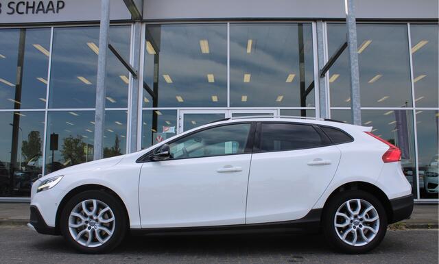 Volvo V40 CROSS COUNTRY T3 Automaat Polar+ Luxury | Panoramadak | DAB | Cruise control | Verw. Voorstoelen | Camera