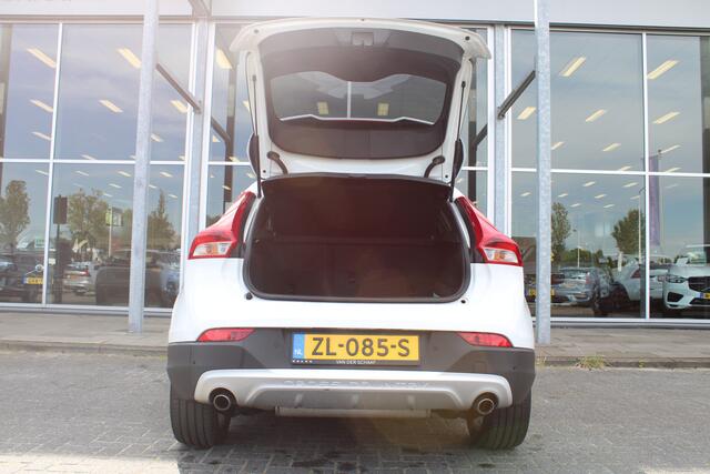 Volvo V40 CROSS COUNTRY T3 Automaat Polar+ Luxury | Panoramadak | DAB | Cruise control | Verw. Voorstoelen | Camera