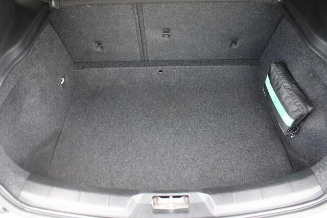 Volvo V40 CROSS COUNTRY T3 Automaat Polar+ Luxury | Panoramadak | DAB | Cruise control | Verw. Voorstoelen | Camera