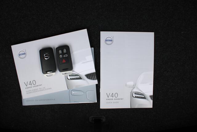 Volvo V40 CROSS COUNTRY T3 Automaat Polar+ Luxury | Panoramadak | DAB | Cruise control | Verw. Voorstoelen | Camera