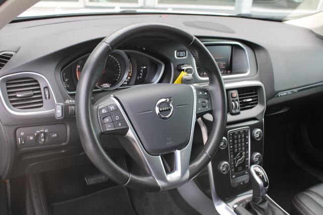 Volvo V40 CROSS COUNTRY T3 Automaat Polar+ Luxury | Panoramadak | DAB | Cruise control | Verw. Voorstoelen | Camera