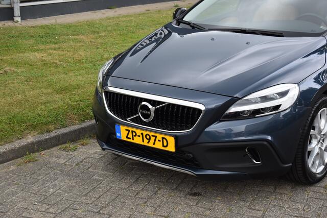 Volvo V40 CROSS COUNTRY 1.5 T3 Polar+ Luxury Park assist incl camera | Harman Kardon | Pano dak | Navigatie | Blue tooth