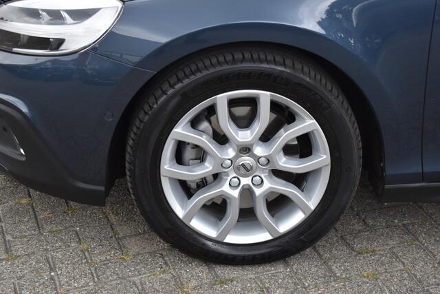 Volvo V40 CROSS COUNTRY 1.5 T3 Polar+ Luxury Park assist incl camera | Harman Kardon | Pano dak | Navigatie | Blue tooth