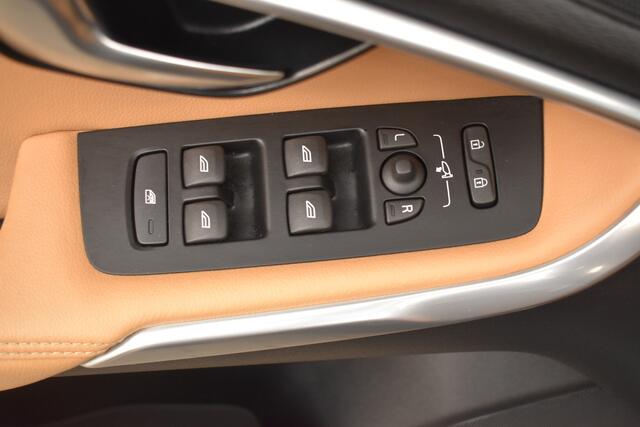 Volvo V40 CROSS COUNTRY 1.5 T3 Polar+ Luxury Park assist incl camera | Harman Kardon | Pano dak | Navigatie | Blue tooth