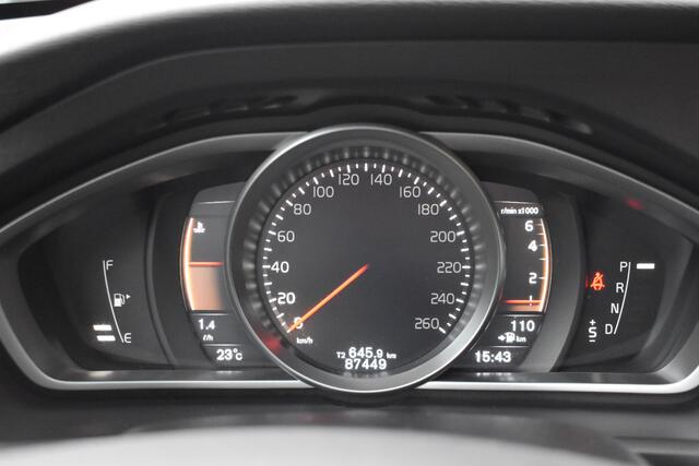 Volvo V40 CROSS COUNTRY 1.5 T3 Polar+ Luxury Park assist incl camera | Harman Kardon | Pano dak | Navigatie | Blue tooth