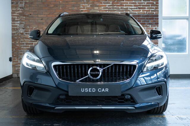 Volvo V40 CROSS COUNTRY T3 Automaat Polar+ Luxury | Panoramadak | Premium Audio | Lederen Interieur | Alarmklasse 3 | Park Assist voor en Achter | DAB | Stoelverwarming | Keyless entree | Volvo on Call