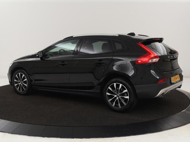 Volvo V40 CROSS COUNTRY 1.5 T3 Polar+ Luxury | Panoramadak | Automaat | Camera | Full LED | Stoelverwarming | Bluetooth | Leder | Cruise control | Harman Kardon