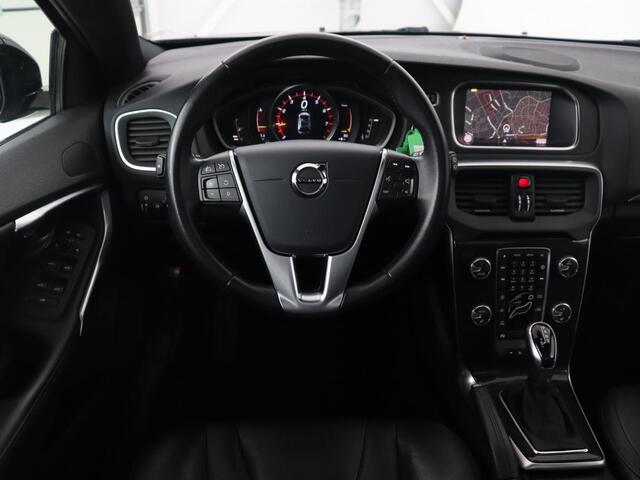 Volvo V40 CROSS COUNTRY 1.5 T3 Polar+ Luxury | Panoramadak | Automaat | Camera | Full LED | Stoelverwarming | Bluetooth | Leder | Cruise control | Harman Kardon