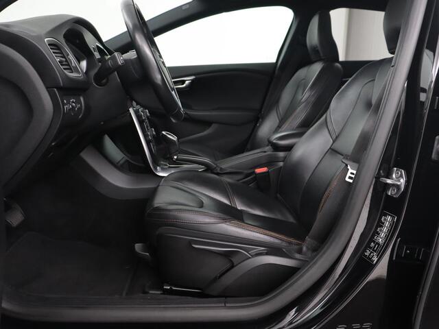 Volvo V40 CROSS COUNTRY 1.5 T3 Polar+ Luxury | Panoramadak | Automaat | Camera | Full LED | Stoelverwarming | Bluetooth | Leder | Cruise control | Harman Kardon
