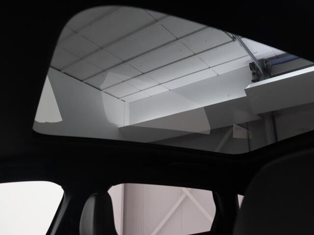 Volvo V40 CROSS COUNTRY 1.5 T3 Polar+ Luxury | Panoramadak | Automaat | Camera | Full LED | Stoelverwarming | Bluetooth | Leder | Cruise control | Harman Kardon
