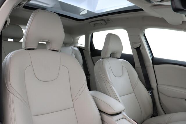 Volvo V40 CROSS COUNTRY T3 AUT. Nordic+ -PANO.DAK|LEDER|KEY-LESS|POWER-SEAT|STANDKACHEL|CAMERA|17"