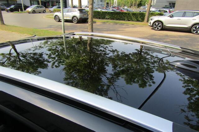 Volvo V40 CROSS COUNTRY T3 Automaat Polar+ Luxury | Panoramadak | Verwarmde voorstoelen | Extra getint glas | Keyless entry | Achteruitrijcamera | Climate Control | DAB+ | Harman Kardon Audio.