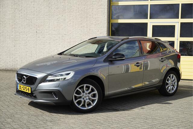 Volvo V40 CROSS COUNTRY 1.5 T3 153PK! Automaat Momentum BJ2018 Lmv 17" | Led V+A | Pdc | Navi | Keyless entry | Achteruitrijcamera | Climate control | Cruise control | Verwarmde voorstoelen | Verwarmde achterbank | Getint glas