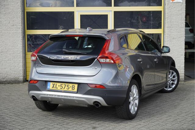 Volvo V40 CROSS COUNTRY 1.5 T3 153PK! Automaat Momentum BJ2018 Lmv 17" | Led V+A | Pdc | Navi | Keyless entry | Achteruitrijcamera | Climate control | Cruise control | Verwarmde voorstoelen | Verwarmde achterbank | Getint glas