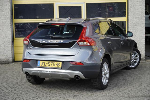 Volvo V40 CROSS COUNTRY 1.5 T3 153PK! Automaat Momentum BJ2018 Lmv 17" | Led V+A | Pdc | Navi | Keyless entry | Achteruitrijcamera | Climate control | Cruise control | Verwarmde voorstoelen | Verwarmde achterbank | Getint glas