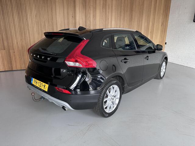 Volvo V40 CROSS COUNTRY 2.0 T3 Nordic+ Trekhaak | Navigatie | Parkeersensor