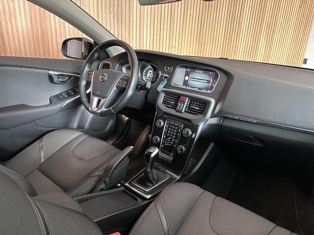 Volvo V40 CROSS COUNTRY 2.0 T3 Nordic+ Trekhaak | Navigatie | Parkeersensor